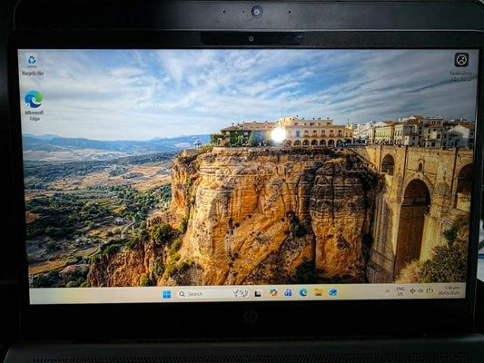 HP Pavilion BF153SA – Intel Core i7‑8550U @ 1.8 GHz, 8GB RAM, 256GB SSD, Windows 11 (Refurbished, Grade C)